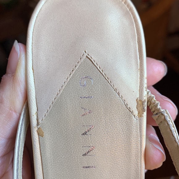 Gianni Bini champagne strappy, backless sandals 3” wooden heel pump size 6 1/2. - Picture 7 of 7